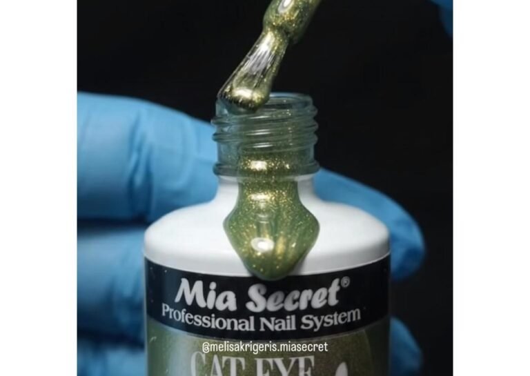 Gel polish efecto ojo de gato Mia Secret en tono verde